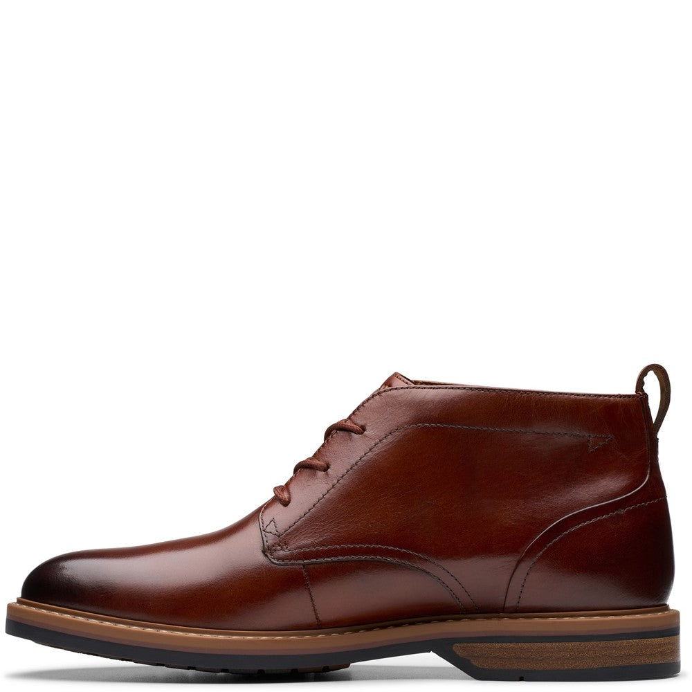 Clarks Aldwin Chukka Mid Boots